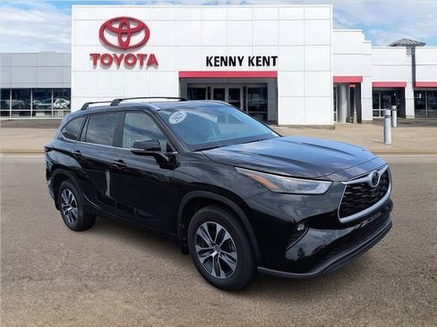 Certified 2025 Toyota Highlander XLE AWD/4WD image 1