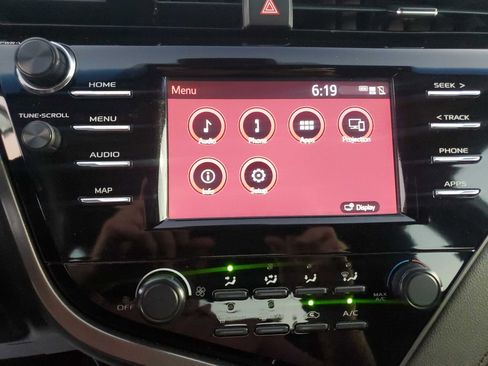 Used 2019 Toyota Camry LE image 13