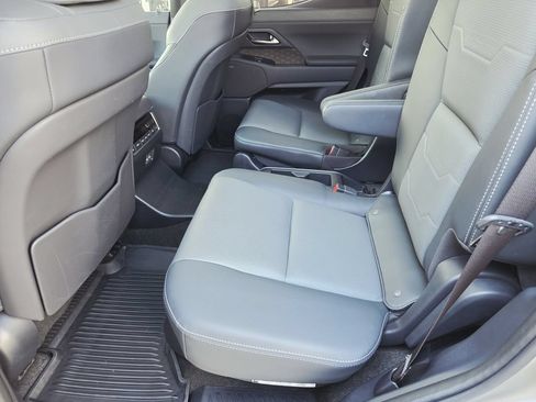 Used 2024 Lexus GX 550 w/ Accessory Package (Z1) AWD/4WD image 19