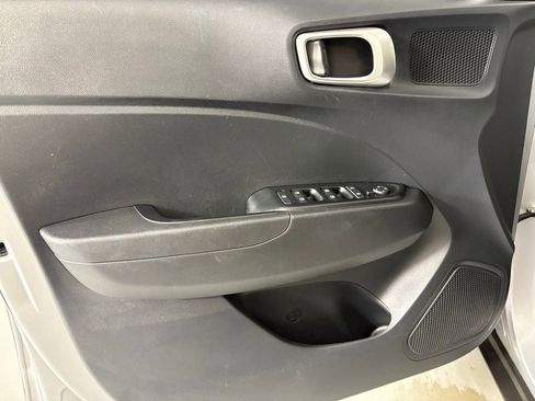 Used 2025 Hyundai Venue SEL FWD image 12