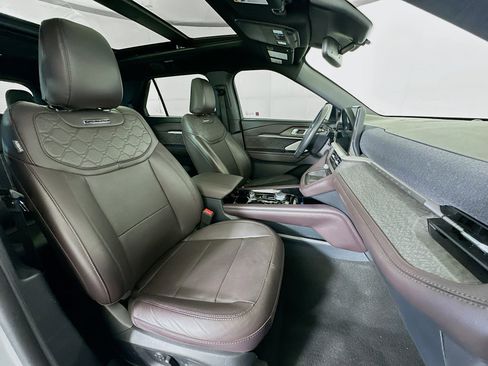 Used 2025 Ford Explorer Platinum w/ LUX Leather Package image 35