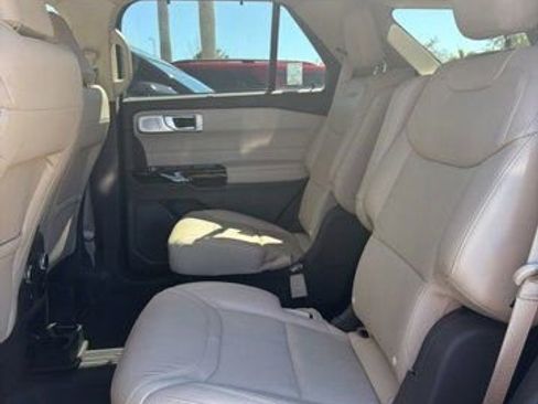 Used 2022 Ford Explorer Platinum w/ Equipment Group 601A image 6
