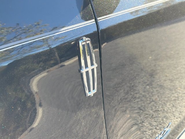 Used 2010 Lincoln MKX AWD image 30