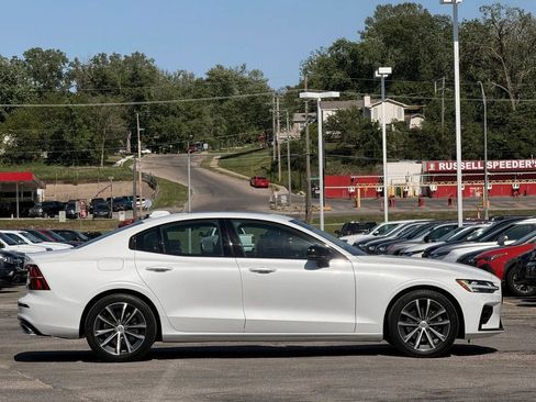 Used 2022 Volvo S60 B5 Momentum AWD/4WD image 6