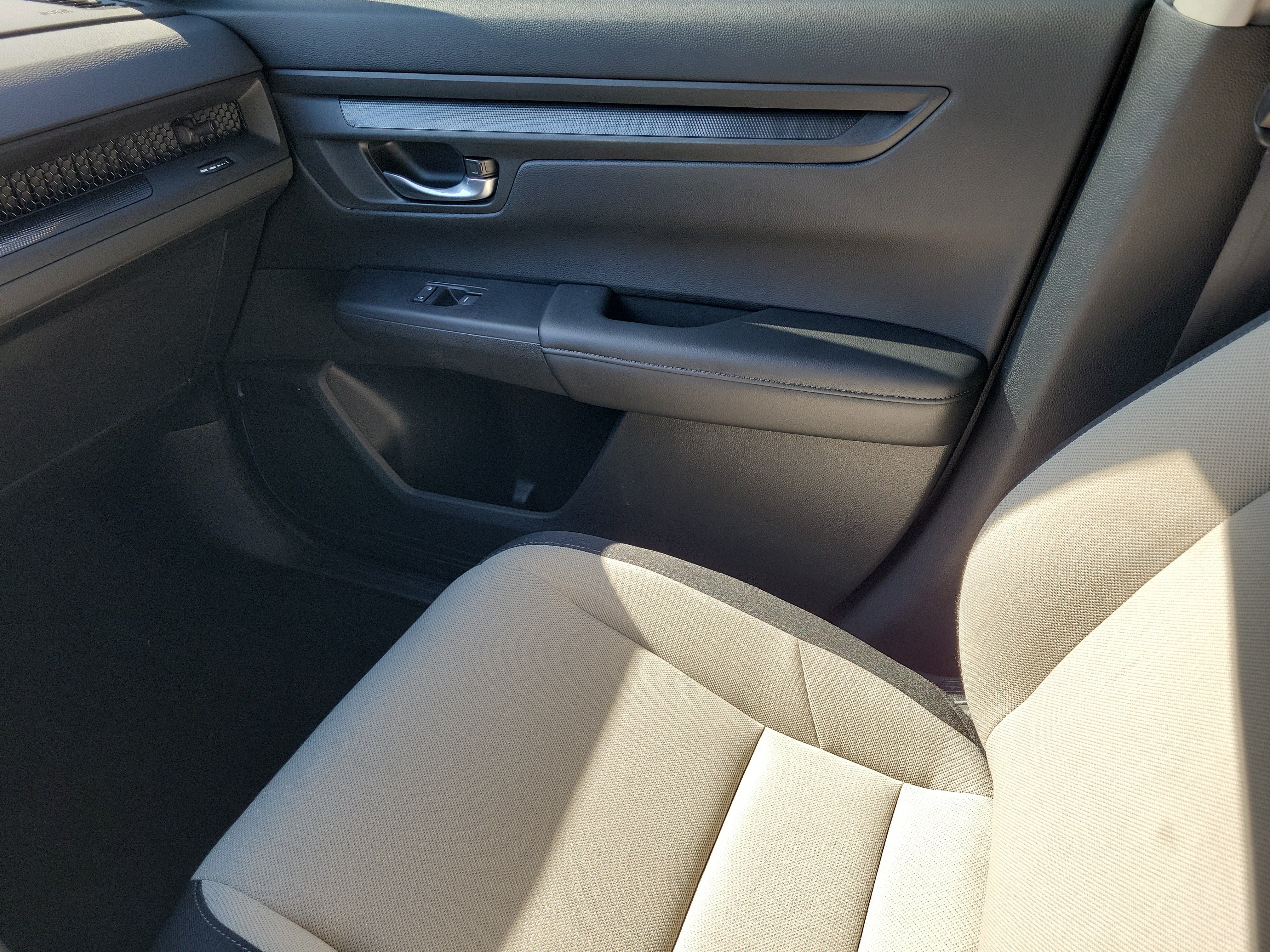 Used 2025 Honda CR-V EX image 17