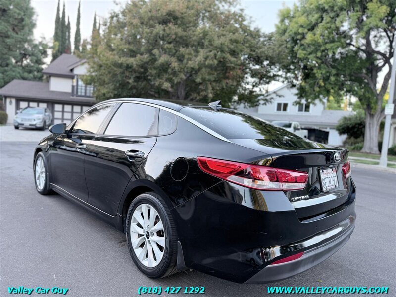 Used 2018 Kia Optima LX w/ 17" Alloy Wheels Package FWD image 5