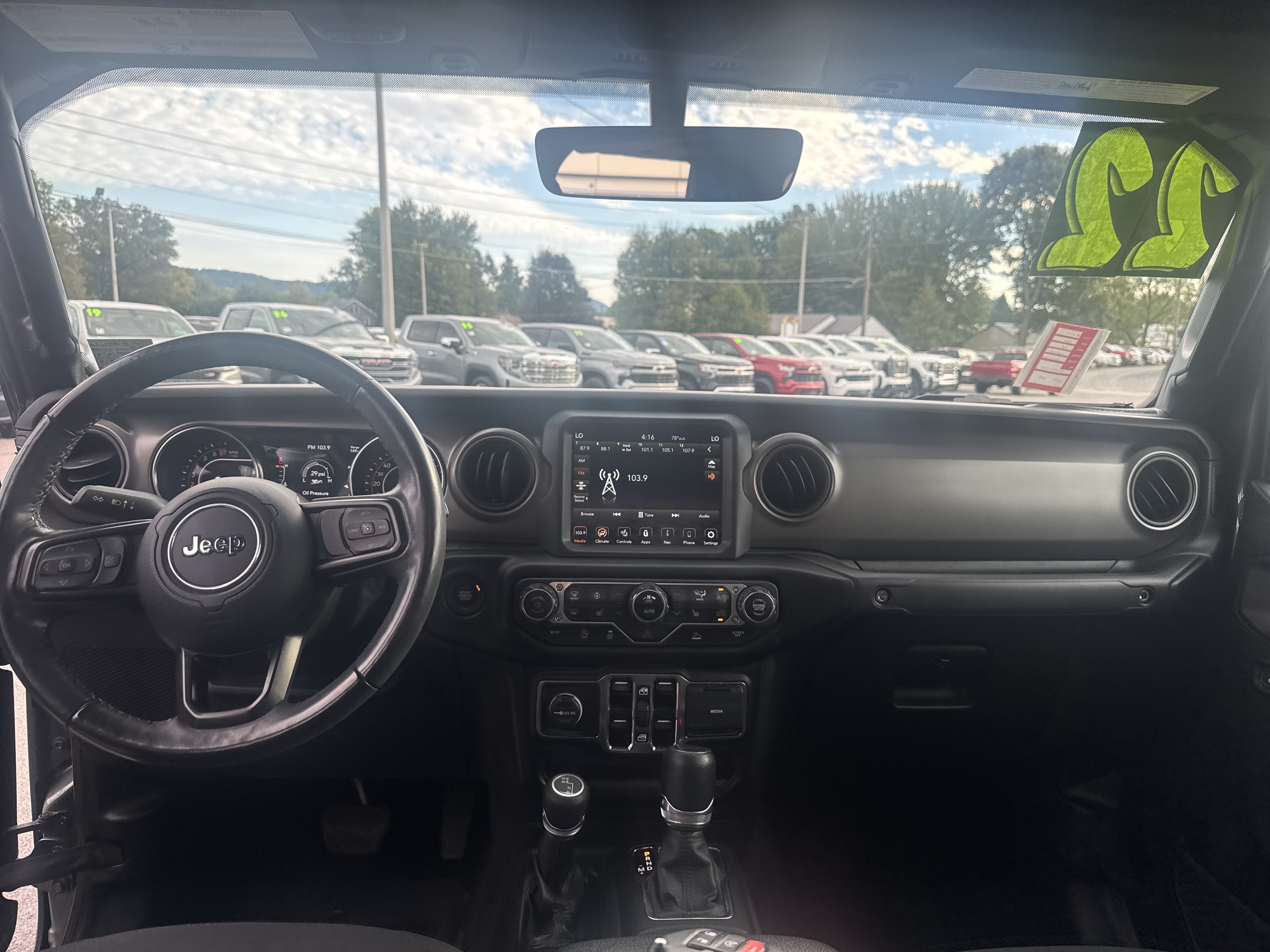 Used 2022 Jeep Gladiator Sport AWD/4WD image 15