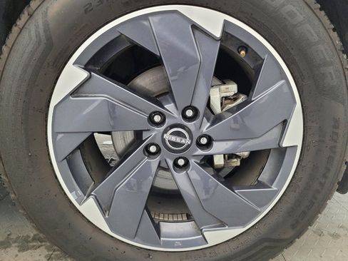 Used 2024 Nissan Rogue SV image 31