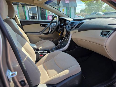 Used 2014 Hyundai Elantra SE FWD image 4
