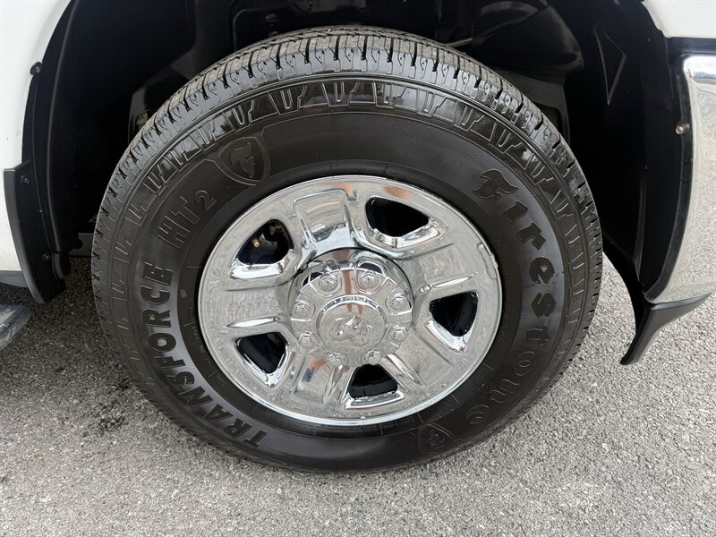 Used 2022 RAM 2500 Tradesman w/ Chrome Appearance Group RWD image 19