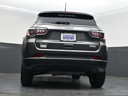 Used 2022 Jeep Compass Latitude AWD/4WD image 40