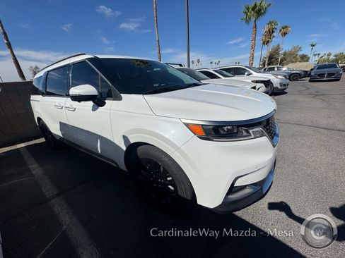 Used 2024 Kia Carnival SX FWD image 3