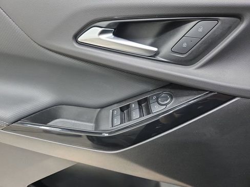 Used 2025 Chevrolet Equinox LT w/ Midnight Edition image 28