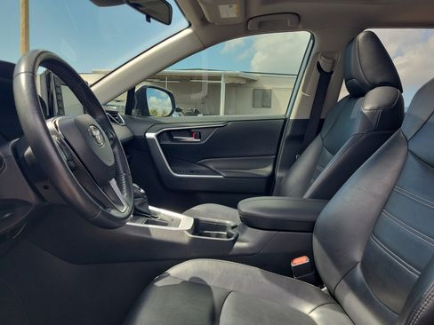 Used 2019 Toyota RAV4 XLE Premium image 24