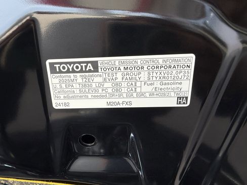 Certified 2025 Toyota Prius Plug-In Hybrid image 37