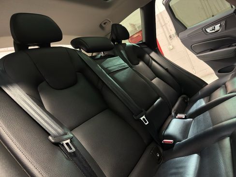 Used 2018 Volvo XC60 T5 Inscription w/ Convenience Package image 26