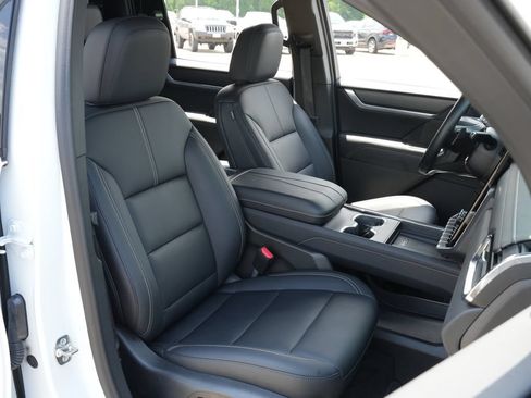 Used 2026 GMC Acadia Elevation w/ Elevation Premium Package FWD image 24