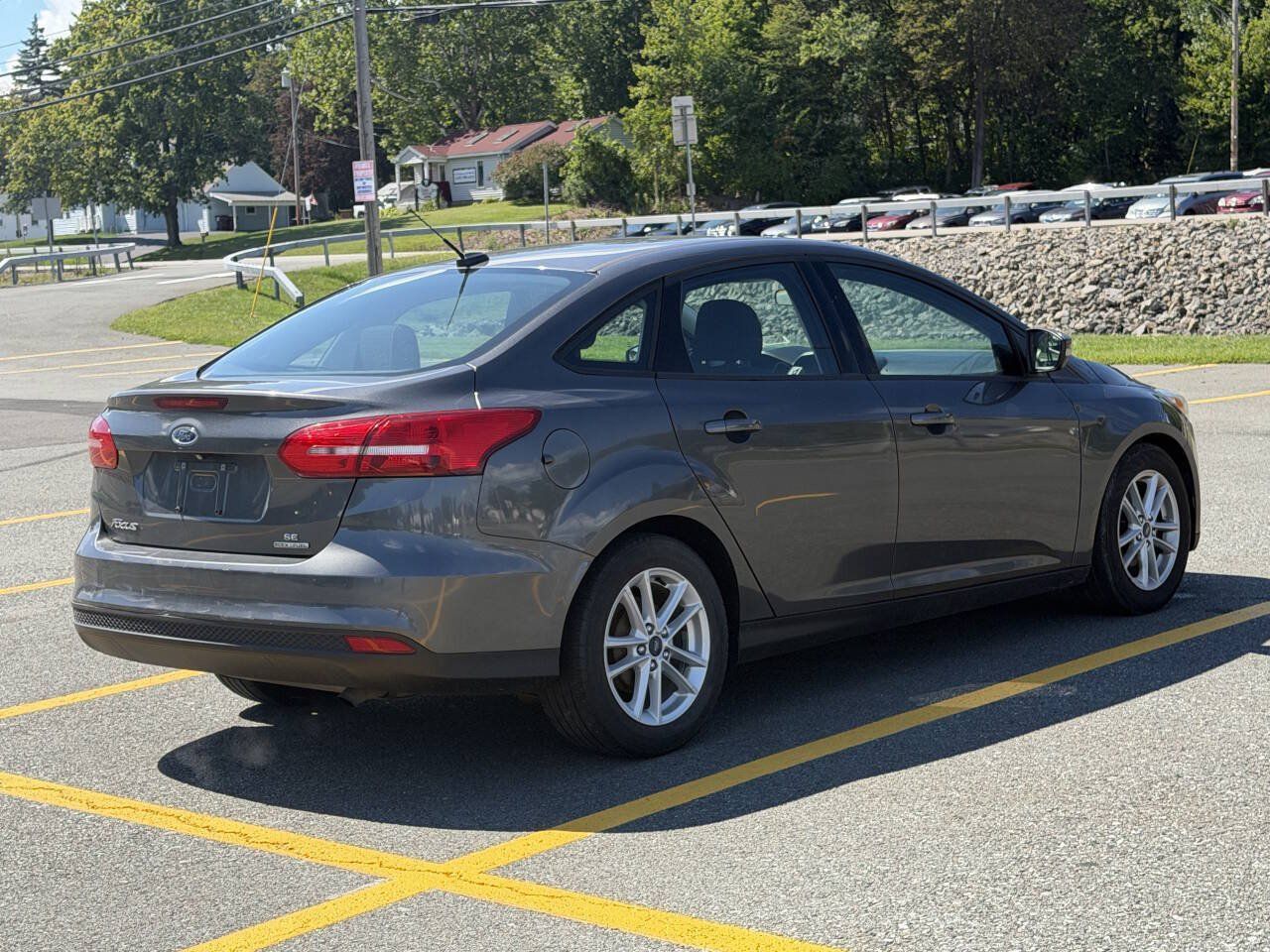 Used 2015 Ford Focus SE FWD image 4