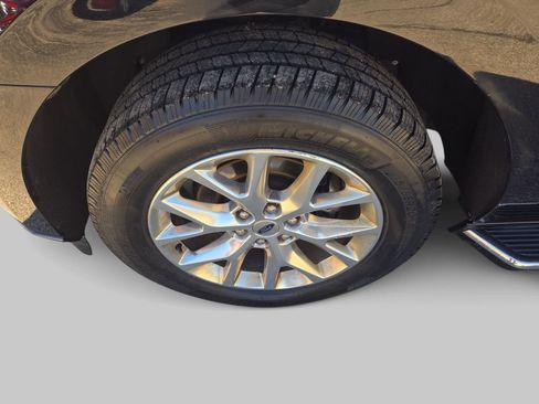 Used 2020 Ford Expedition XLT w/ Equipment Group 202A AWD/4WD image 32