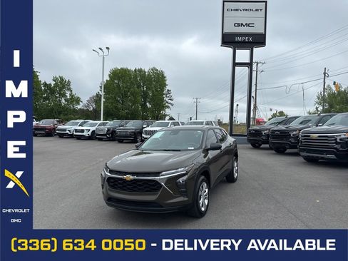Used 2024 Chevrolet Trax LS FWD image 1