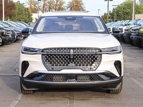 Used 2025 Lincoln Nautilus Premier w/ Equipment Group 102A image 2