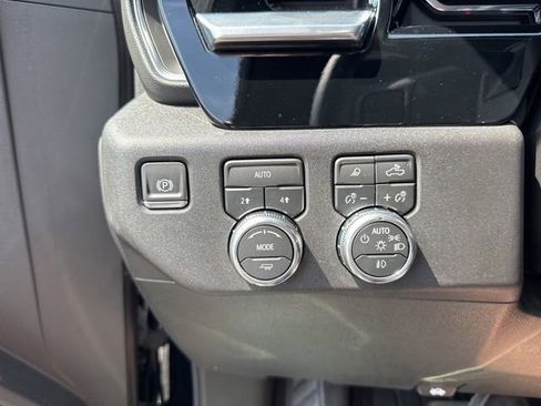 Used 2026 GMC Sierra 1500 SLT AWD/4WD image 17