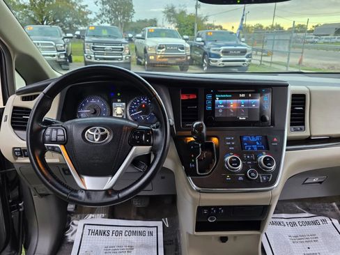 Used 2015 Toyota Sienna XLE image 18