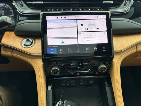 Used 2023 Jeep Grand Cherokee Summit image 16