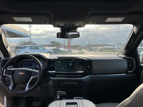Used 2022 Chevrolet Silverado 1500 LTZ image 39