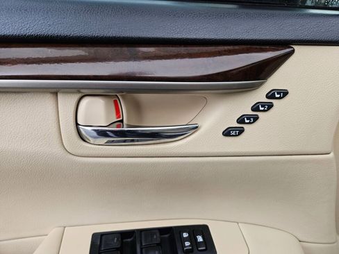 Used 2013 Lexus ES 350 w/ Luxury Pkg image 13