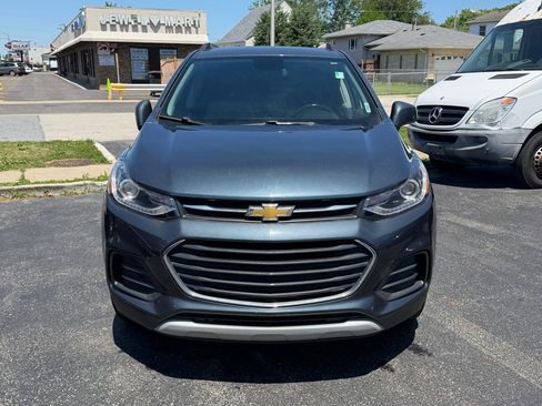 Used 2022 Chevrolet Trax LT w/ LT Convenience Package AWD/4WD image 2