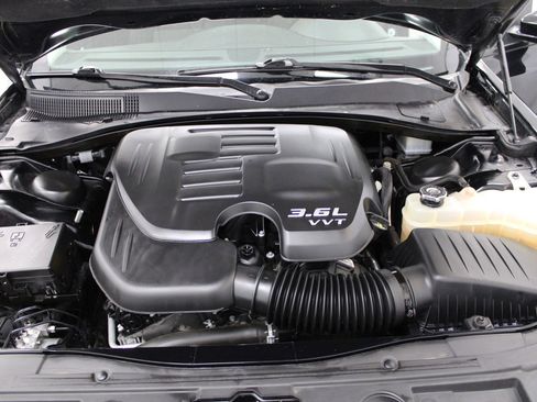 Used 2022 Chrysler 300 Touring w/ Sport Appearance Package RWD image 10