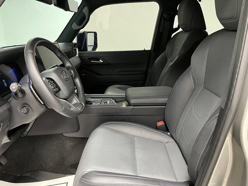 Used 2025 Lexus GX 550 w/ Accessory Package (2T) AWD/4WD image 21