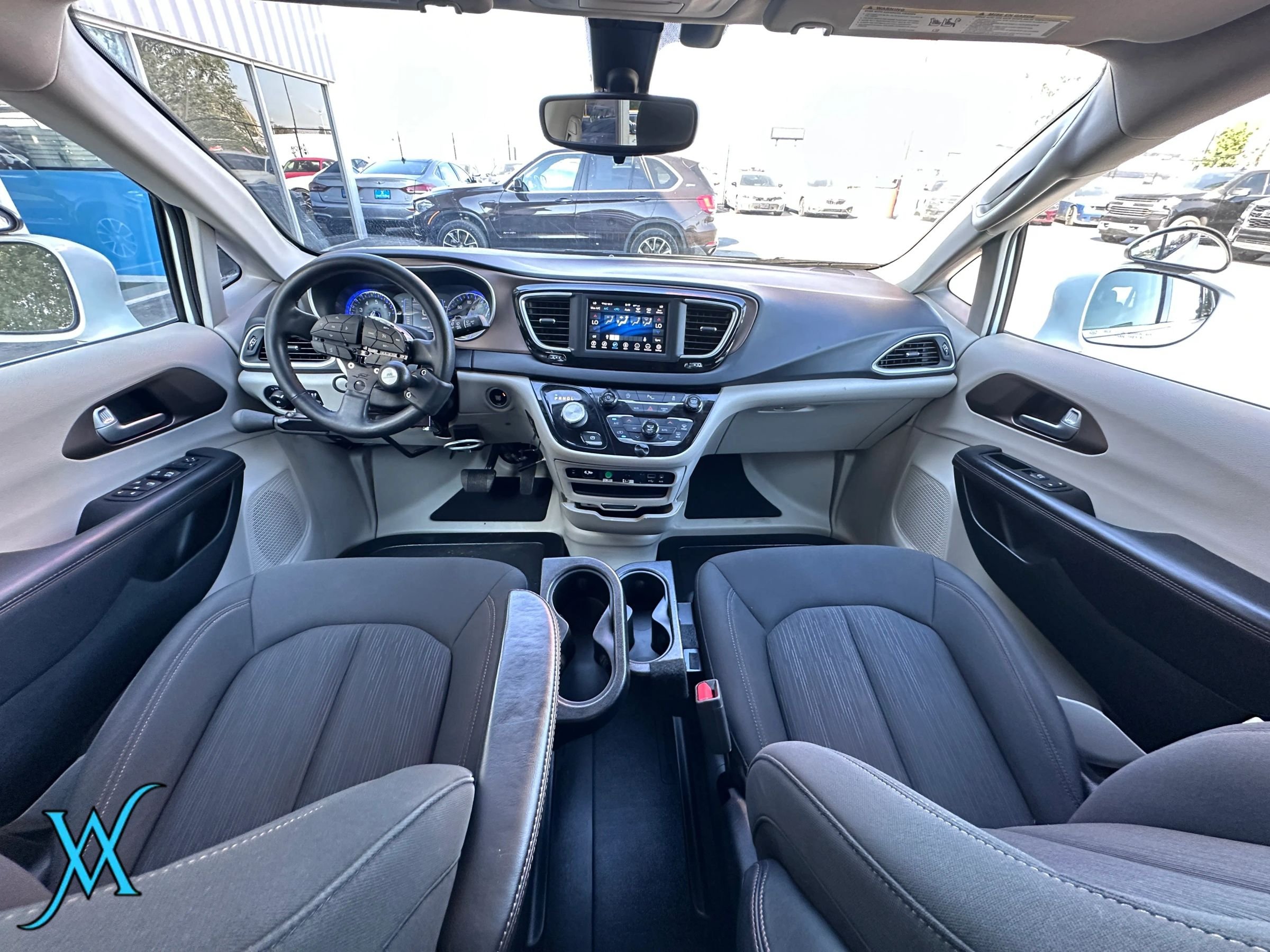Used 2018 Chrysler Pacifica Touring Plus FWD image 20