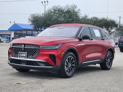 Used 2024 Lincoln Nautilus Premier image 3