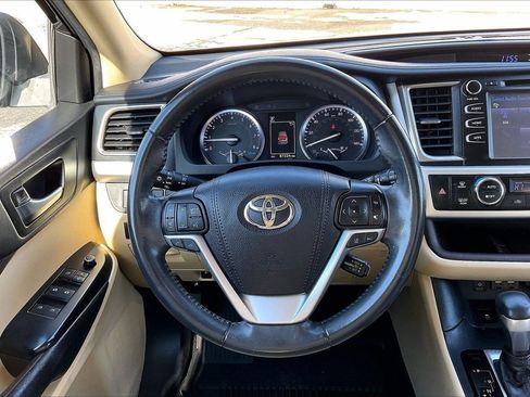 Used 2019 Toyota Highlander XLE image 10