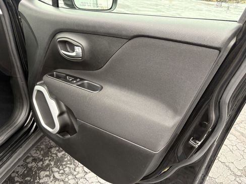 Used 2020 Jeep Renegade Sport image 12