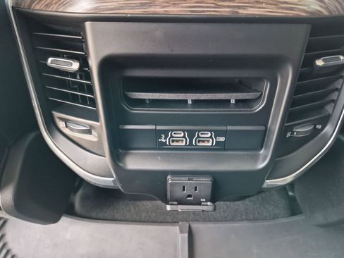 Used 2020 RAM 1500 Laramie AWD/4WD image 36