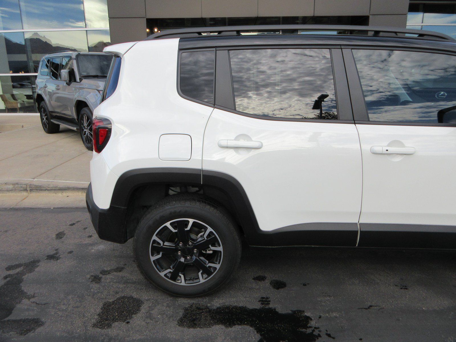 Used 2023 Jeep Renegade Trailhawk w/ Sun/Sound Group AWD/4WD image 13