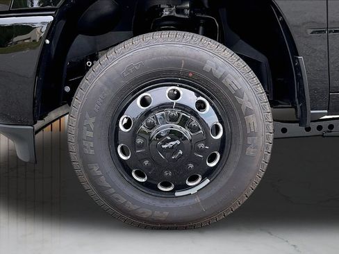 New 2026 RAM 3500 Big Horn AWD/4WD image 32
