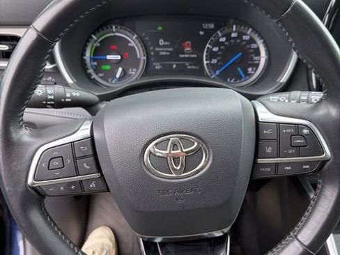 Used 2020 Toyota Highlander XLE AWD/4WD image 2