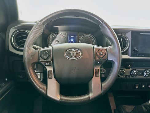 Used 2019 Toyota Tacoma TRD Sport AWD/4WD image 17