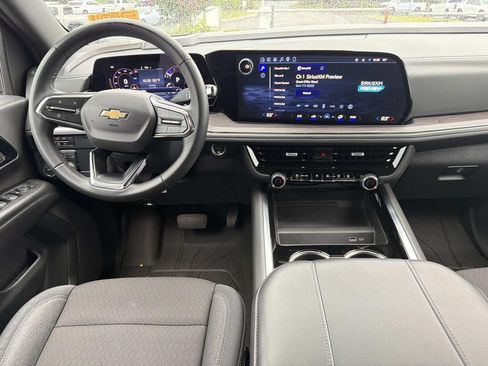 Used 2025 Chevrolet Suburban LS AWD/4WD image 17