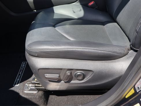 Used 2021 Toyota Highlander Limited FWD image 9