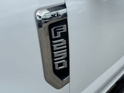 Used 2018 Ford F250 XL w/ Power Equipment Group RWD image 6