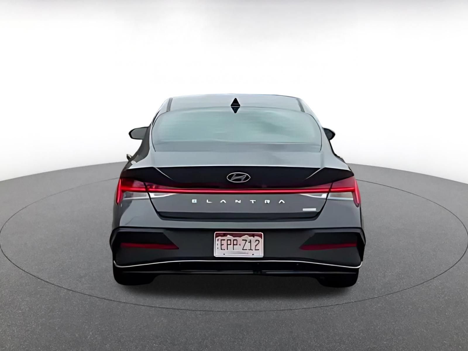 Used 2026 Hyundai Elantra Hybrid FWD image 14