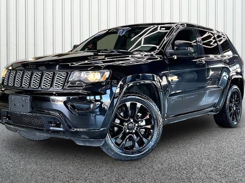 Used 2022 Jeep Grand Cherokee Altitude AWD/4WD image 3