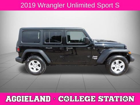 Used 2019 Jeep Wrangler Unlimited Sport S AWD/4WD image 2