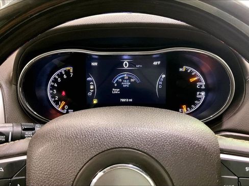 Used 2018 Jeep Grand Cherokee Overland AWD/4WD image 13