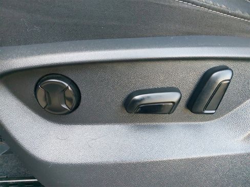 Used 2018 Volkswagen Atlas SE image 34